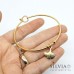 Bracciale bangle in acciaio color oro con foglia di ginkgo biloba