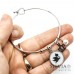 Bracciale bangle Alice in Wonderland inspired con bianconiglio