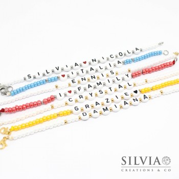 Bracciale con corallini colorati, nome o scritta