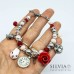 Bracciale a tema Alice con perle cristalli e charms
