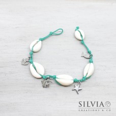 Bracciale elastico verde acqua con conchiglie e charms in acciaio a tema mare