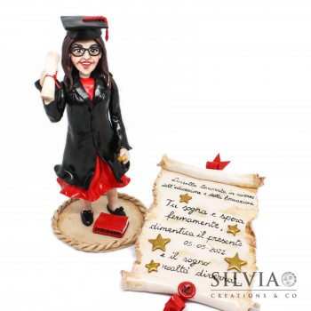 Cake topper personalizzato per laurea di Luisella e targa pergamena con frase