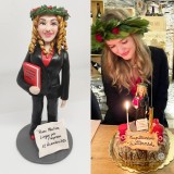 Cake topper ragazza per laurea in lingue per l'impresa