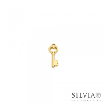Charm a forma di chiave con cuore oro opaco in zama 20x7 mm