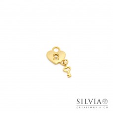 Charm a forma di lucchetto a cuore con chiave oro opaco in zama 15x13 mm