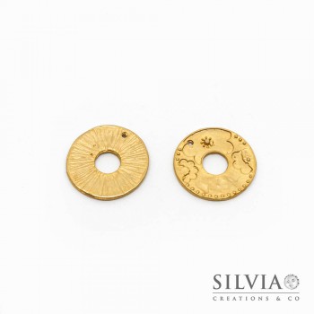 Charm a forma di ovale con trama a fiori oro opaco in zama 28x23 mm