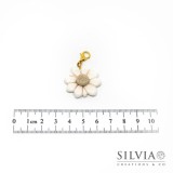 Charm margherita bianca e beige con moschettone