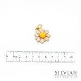 Charm fiore beige e giallo con moschettone