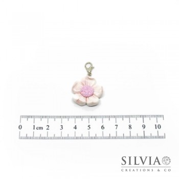 Charm fiore bianco e rosa con moschettone