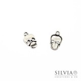 Charm a forma di teschio color argento antico in zama 16x10 mm