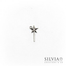 Charm a forma di bacchetta magica argento antico in zama 26x12 mm