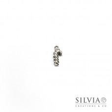 Charm a forma di bastoncino di zucchero argento antico in zama 18x8 mm