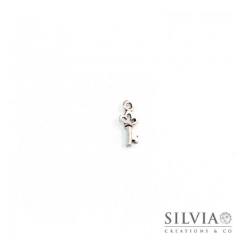 Charm a forma di chiave argento antico in zama 18x7 mm