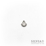 Charm a forma di conchiglia argento antico in zama 14x12 mm