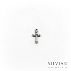 Charm a forma di croce argento antico in zama 20x11 mm
