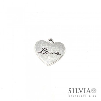 Charm a forma di cuore con scritta love argento antico in zama 21x20 mm