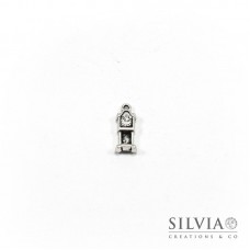 Charm a forma di orologio a pendolo argento antico in zama 21x8 mm