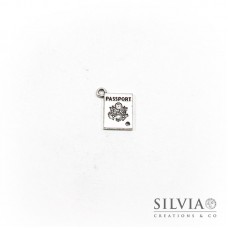 Charm a forma di passaporto argento antico in zama 16x12 mm