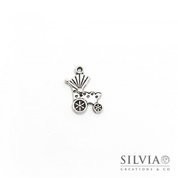 Charm a forma di passeggino argento antico in zama 19x12 mm