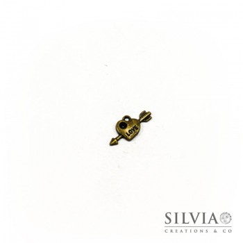 Charm a forma di cuore con freccia bronzo in zama 21 mm
