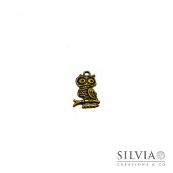 Charm a forma di gufo su ramo bronzo in zama 22x15 mm