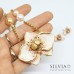 Collana girocollo e orecchini a lobo con orchidea bianca e oro