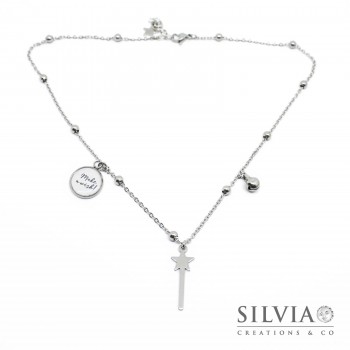 Collana girocollo in acciaio con ciondolo a forma di bacchetta magica