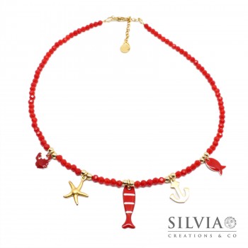 Collana girocollo cristallini rossi con pesce e charms mare oro e rossi