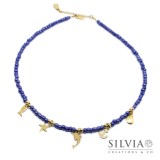 Collana girocollo corallini blu lucido e cinque mini charms mare oro