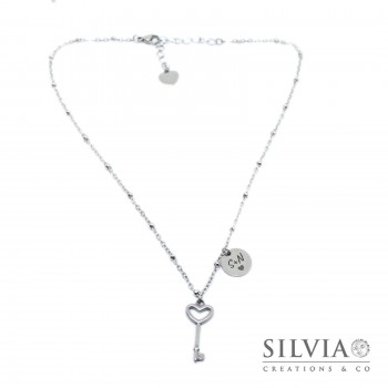 Collana girocollo con chiave del cuore e ciondolo iniziali incise