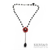 Collana a rosario con fiore rosso e cristalli