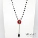Collana a rosario con fiore rosso e cristalli