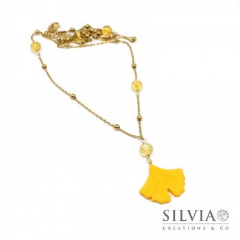 Collana lunga catena in acciaio color oro con foglia di ginkgo biloba