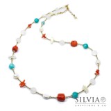 Collana lunga Sandra con perle turchese e corallo Collana lunga Sandra con perle turchese e corallo