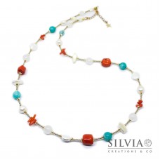 Collana lunga Sandra con perle turchese e corallo Collana lunga Sandra con perle turchese e corallo