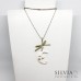 Collana lunga luna bianca e beige con fiocco