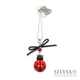 Collana lunga con fiocco e coccinella rossa