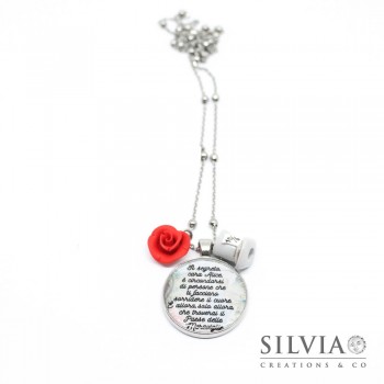 Collana lunga pendente con frase, cappello e rosa rossa Alice inspired