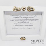 Cornice personalizzata con nomi in legno e fiori Cornice personalizzata con nomi in legno e fiori