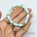 Bracciale elastico con perline heishi azzurro acqua e stella marina oro