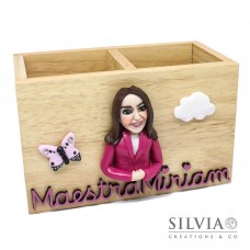 Portamatite di legno con personaggio in miniatura e nome