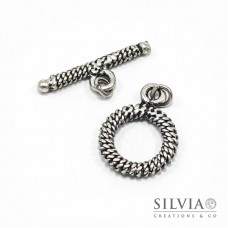 Chiusura a T rodio in zama 25x17 mm effetto corda