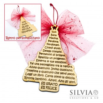 Decorazione natalizia a forma di albero con frase di buon augurio