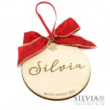Decorazione natalizia tonda con nome e frase