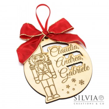 Decorazione natalizia tonda con schiaccianoci nome e breve frase