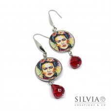 Orecchini pendenti ciondoli Frida e gocce di cristallo rosse Orecchini pendenti ciondoli Frida e gocce di cristallo rosse