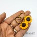 Orecchini pendenti a cerchio in acciaio color oro e girasole