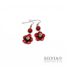 Orecchini pendenti fiore rosso con perla in legno