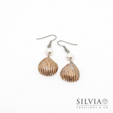 Orecchini pendenti con conchiglia beige e argento 55x20 mm
