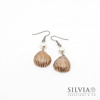 Orecchini pendenti con conchiglia beige e argento 55x20 mm